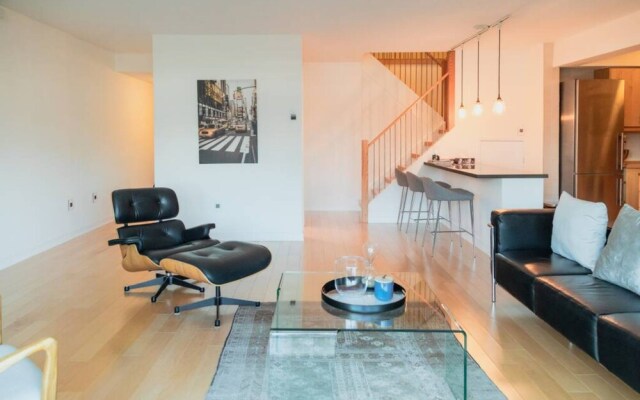 Spacious Family Condo In Swansea, Toronto
