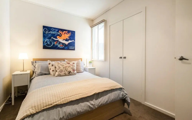 NAOMI, 2BDR South Melbourne Apartment