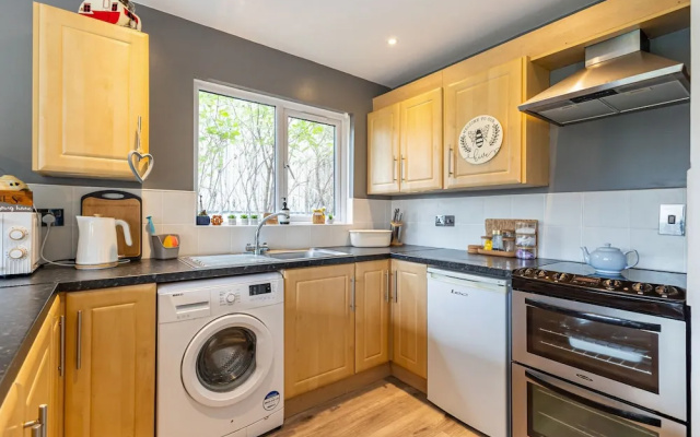 Central Apartment 3B