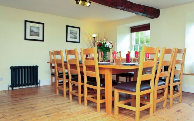 Braunton Poyers Farmhouse 6 Bedrooms