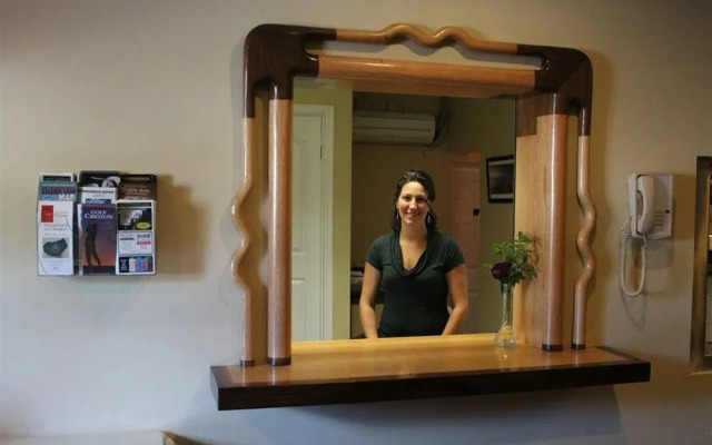 Creston Hotel & Suites