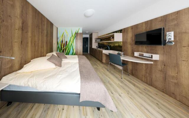 Boarding & House T24