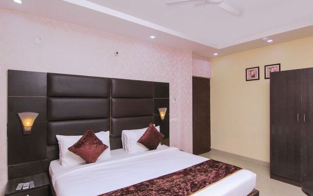 OYO 11532 Hotel SR Grand