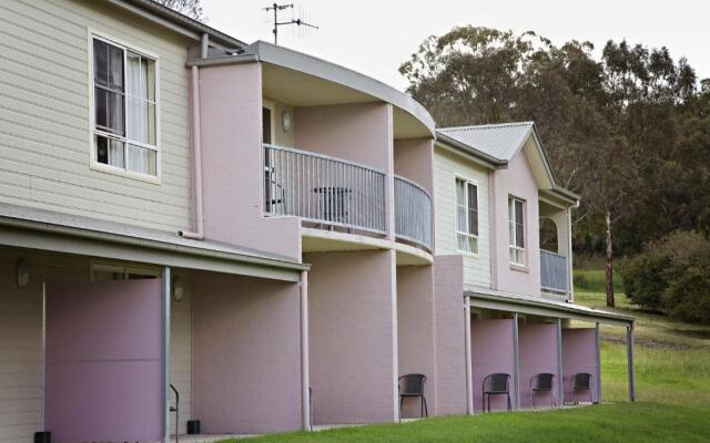 BATHURST GOLDFIELDS MOTEL at 428 CONROD STRAIGHT MOUNT PANORAMA