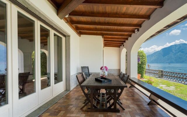 Villa Bianca - Front Lake Pool