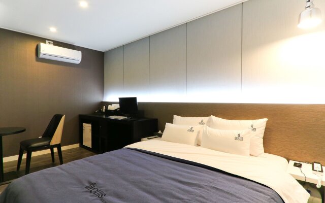 Louis Hotel