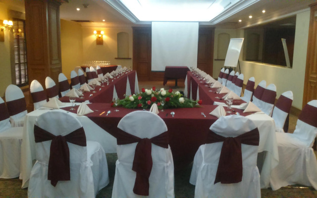 Hafersons Inn Hotel & Suites