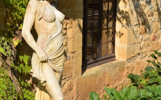 Wonderful location for weddings and parties by French château