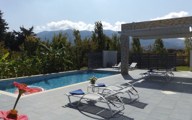 "xenos Villa 1 With Private Swimming Pool, Near The Sea"