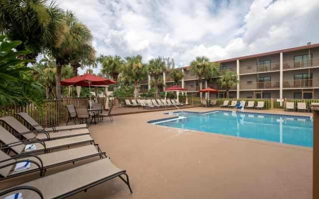 Red Roof Inn PLUS+ & Suites Naples Downtown-5th Ave S