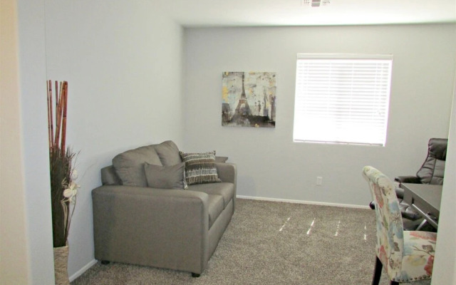 2821 Avondale
