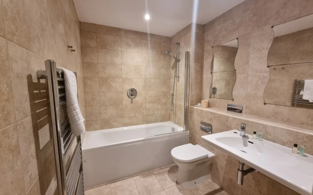 The Beach House & Porth  Sands Apartments