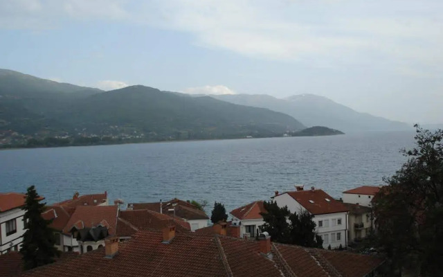 Lukanov Apartments & Guest Rooms
