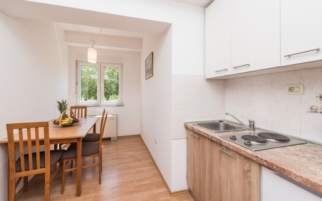 Apartment Ela 220m From the Beach