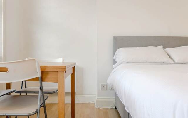 Spacious Studio in West Kensington