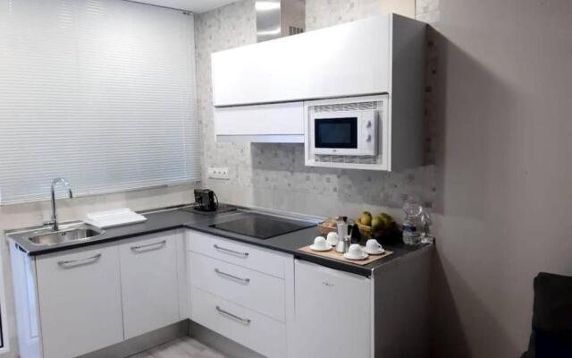 Domus Deorum- a 200 m del Teatro Romano