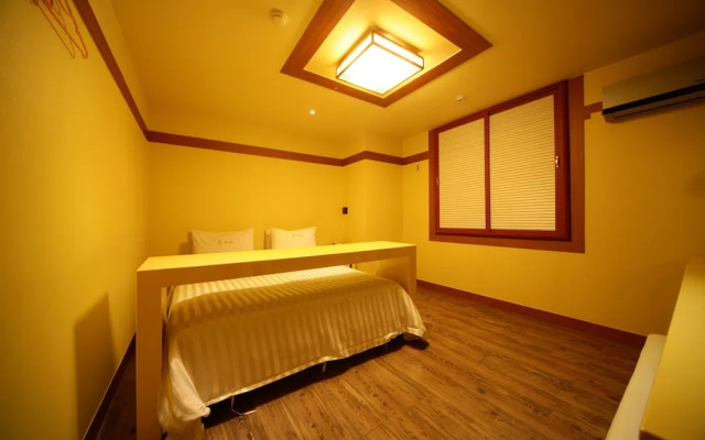 Castle Motel Iksan