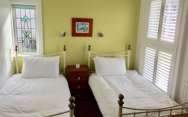 Derrin Guest House