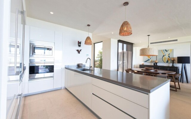 Sunny Vacation Condo 5