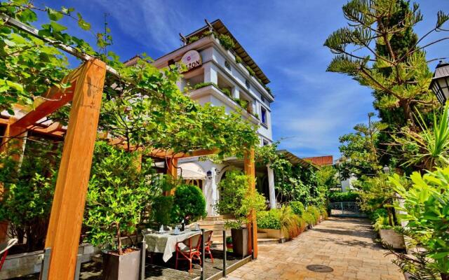 Villa Velzon Guesthouse