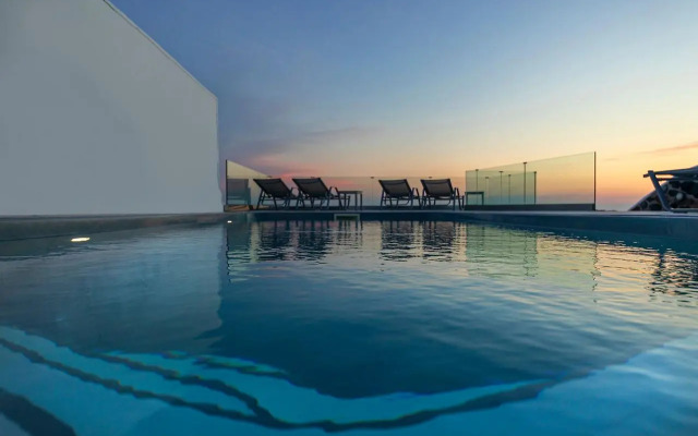 Pearl on the Cliff Hotel & Suites