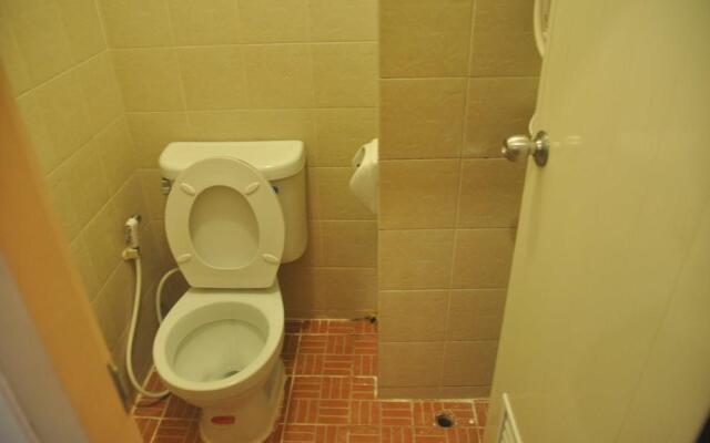 Check Inn Hostel @Phromphong