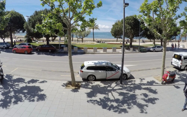 Modern Apartment With Wifi and sea Views