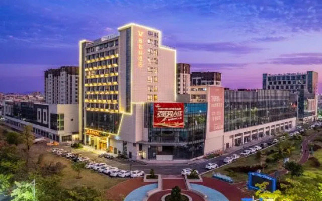 Vienna Hotel (Zhangzhou Jinfeng Industrial Park Business Center)