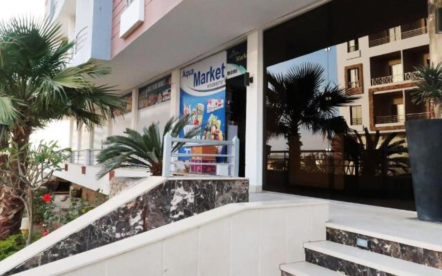 Aqua Palms Studio A210