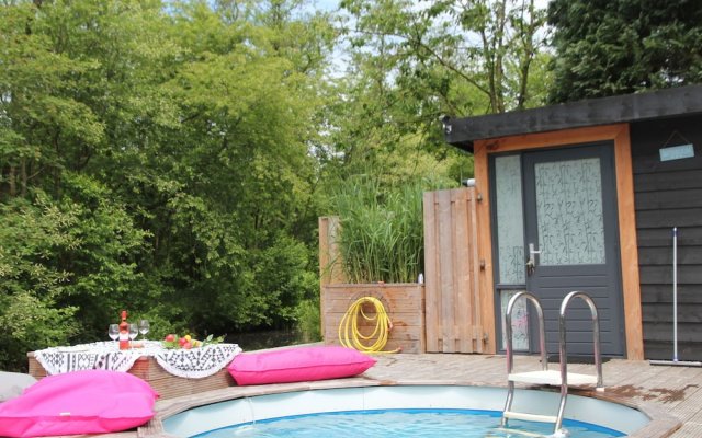 Cosy Holiday Home In Loosdrecht With Pool