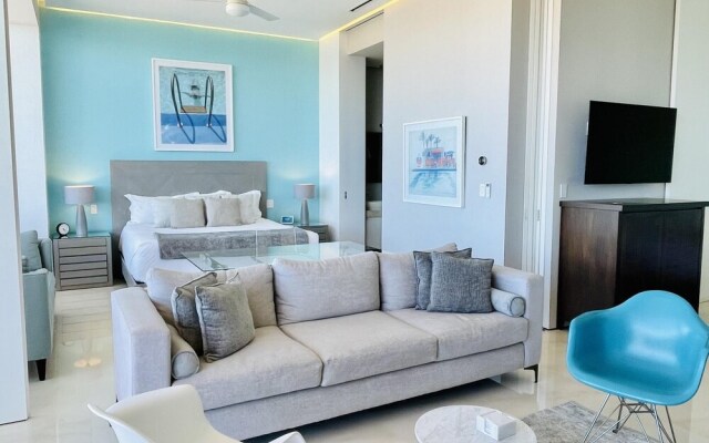 Pier 57 Penthouse 703 Romantic Zone Spectacular Ocean Views