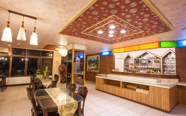 Chiayi Crown Hotel