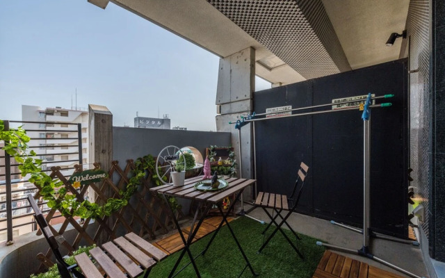 Yeah Room Zeus The Garden