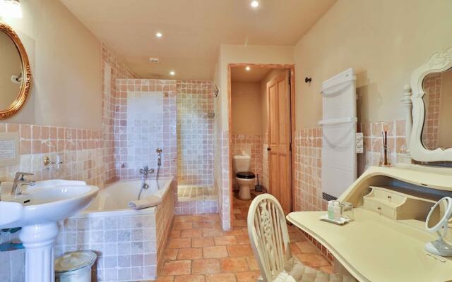 Les Carmes and spa