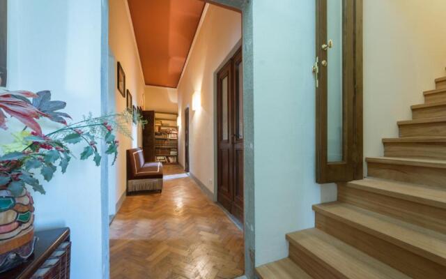 3bdrm luxury Apartment in Tuscan Villa,Private Estate, shared Swimmingpool