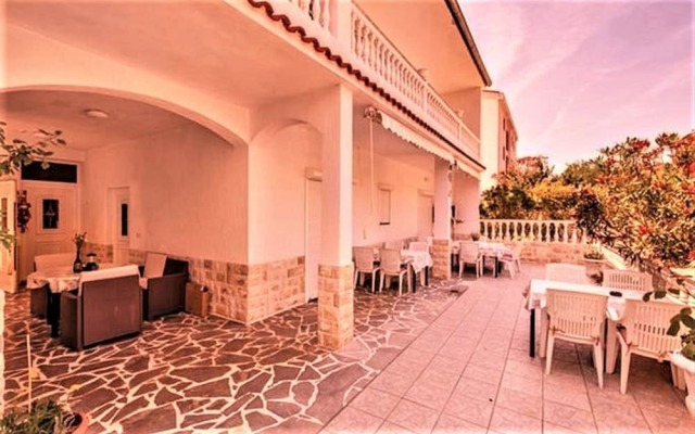 Charming Palit Kroatien Holiday House With Garden