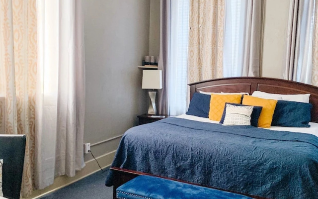 The Loft on the Square Guest Suites