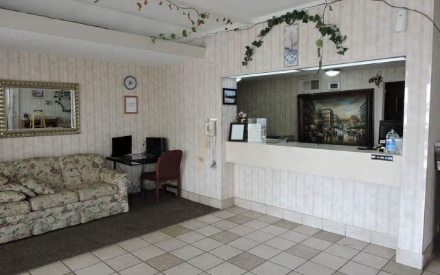 Budget Host Hutchinson