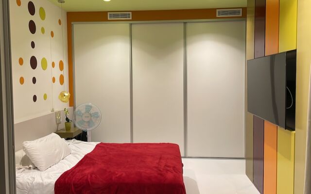 LaHola Glam Suites