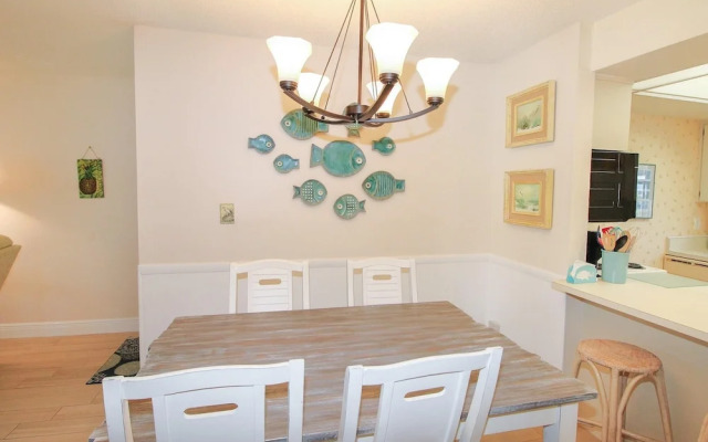 Colony Beach Club 105