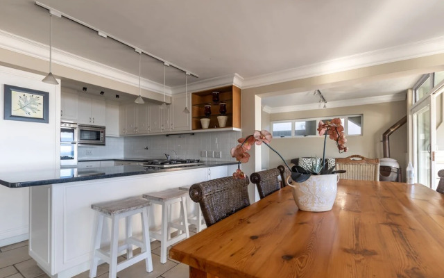 Dutton's Cove Guesthouse