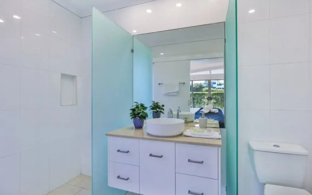 Luxe Waterfront Stay -Tallebudgera Creek