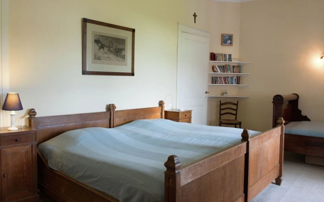 Vintage Castle in Jevoumont with Pool