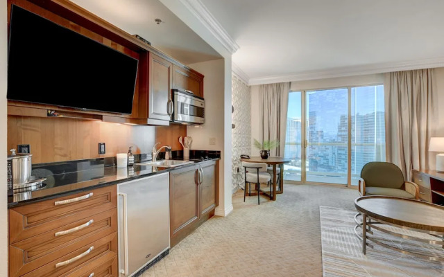 Premium Suite w/balcony at The Signature