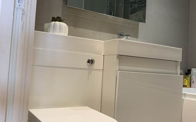 Charming 2-bed Apartment in Kingston Upon Thames