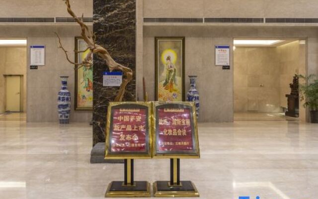 Wuyihai International Hotel (Huanghe Jiaotong College High-speed Railway Station)