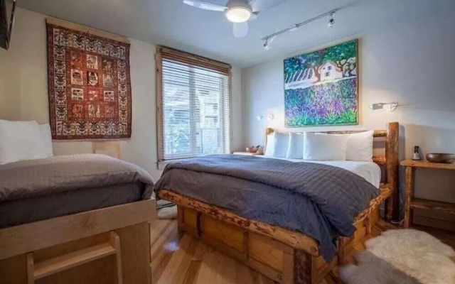 Juniper Springs Lodge by Mammoth Five Star