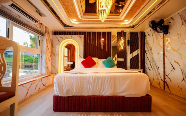 Sreekrishna Houseboat