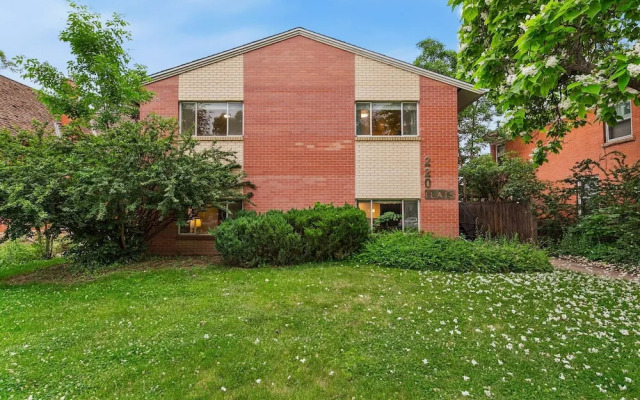 Caviar Suite, Moody Retreat by Old Town Square