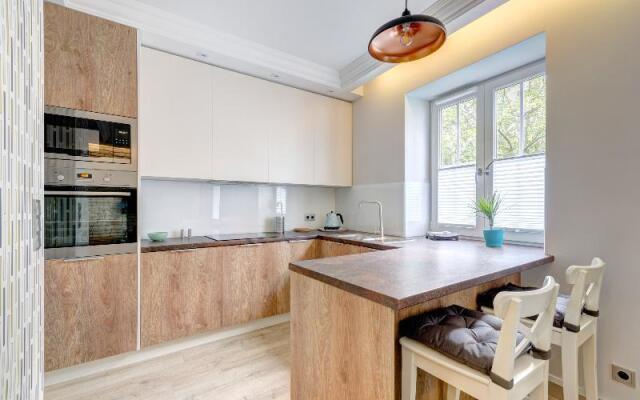 Dom & House Apartament Lawnicza